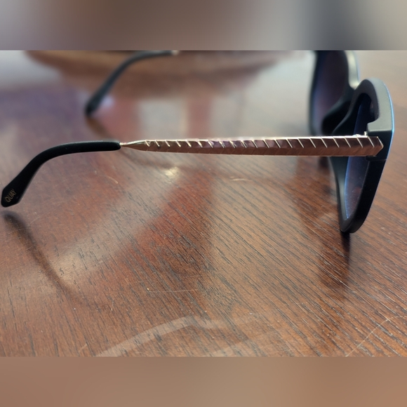 Quay Coffee Run Sunglasses - Picture 2 of 6